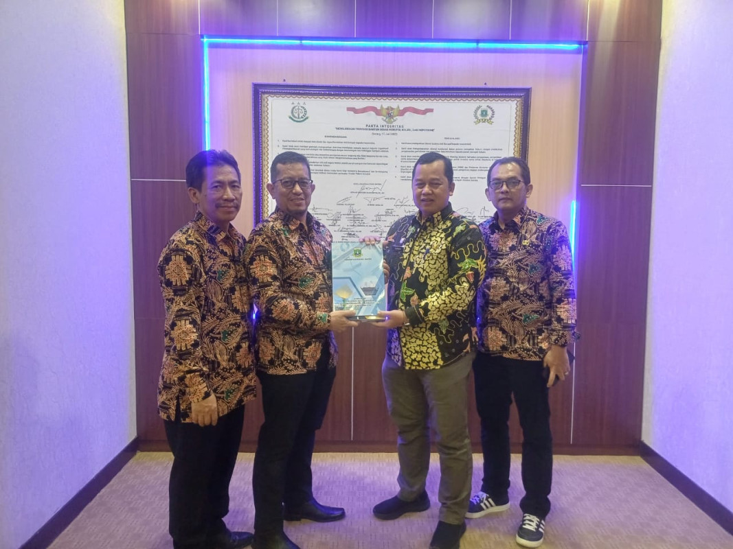 BPKAD Provinsi Banten Serahkan Rancangan Perubahan KUA dan PPAS Tahun 2025 ke DPRD Provinsi Banten