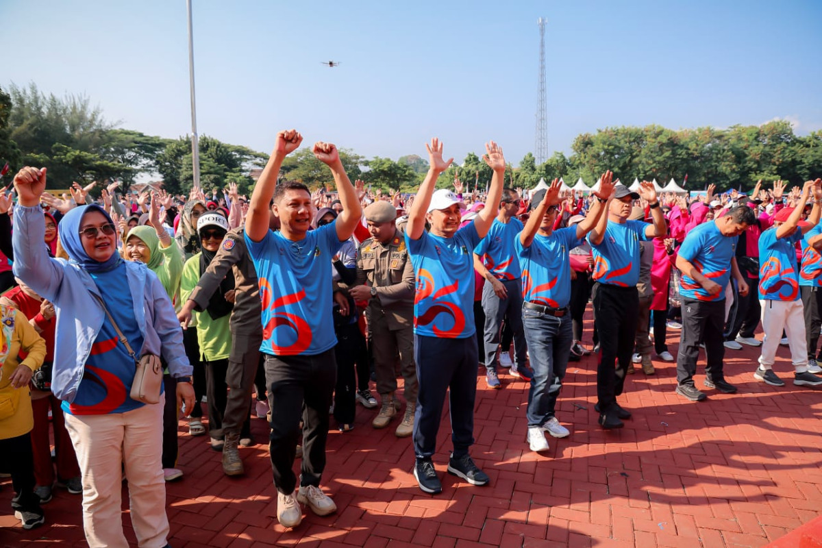 Pegawai BPKAD Provinsi Banten Antusias Ikuti Senam Massal HUT Banten ke-25