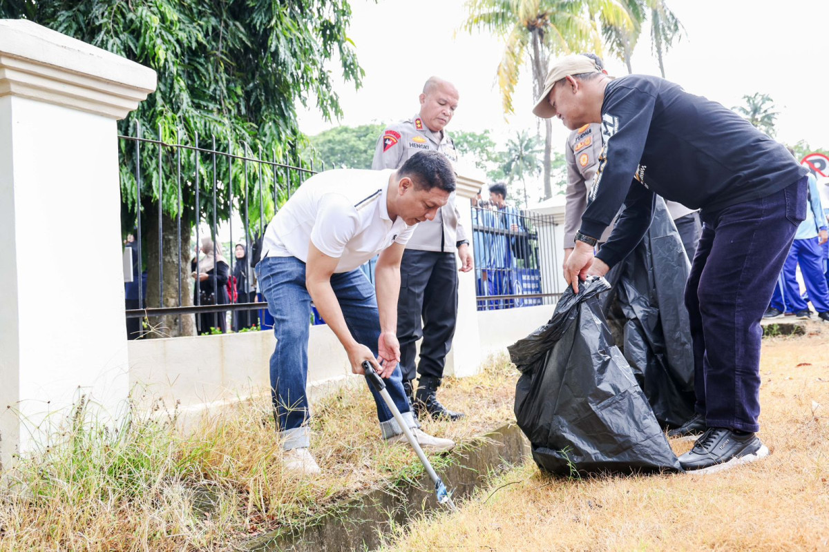 Pemprov Banten Giatkan Gerakan "Jumat Bersih" Demi Wujudkan Indonesia ASRI